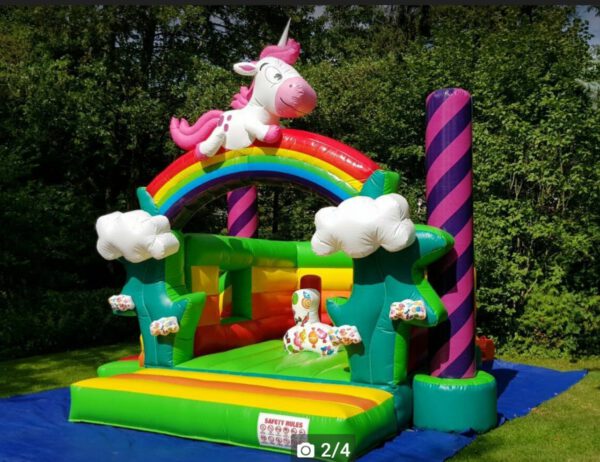 Hüpfburg Einhorn